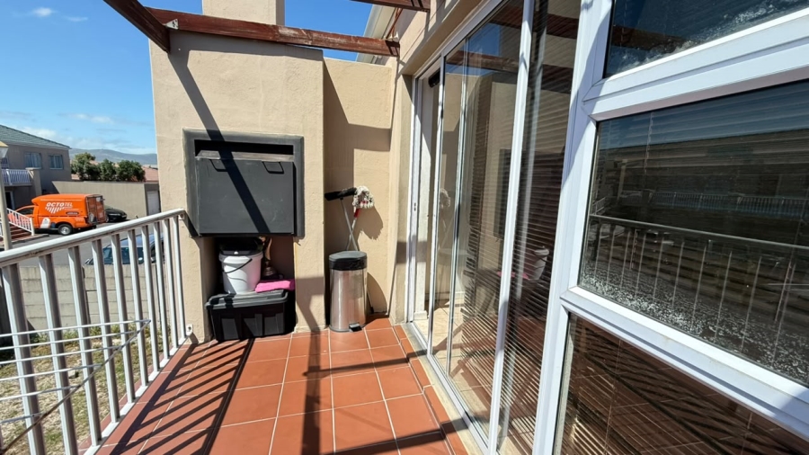 2 Bedroom Property for Sale in Parklands Western Cape